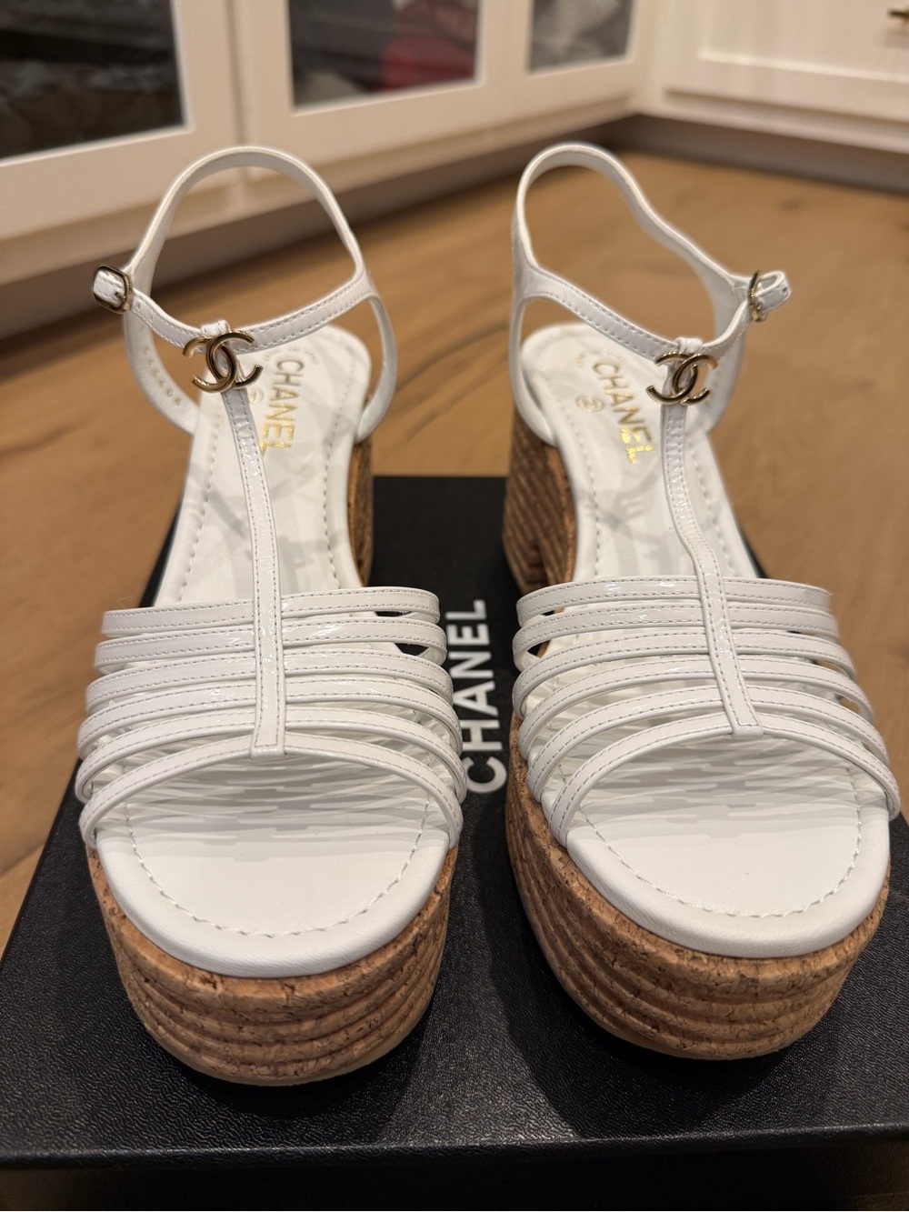 BNIB Chanel White Patent and Cork Platform Sandals with Gold CC - Size 40